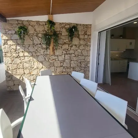 Oura V2 Jacaranda Villa